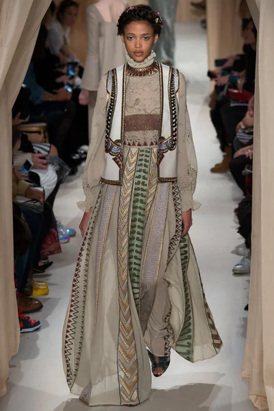 Look 18